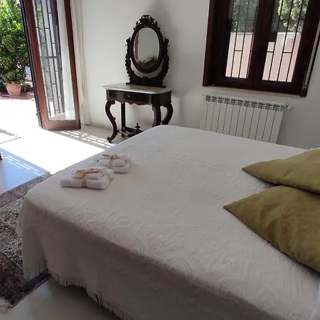 Letredonne-villa Con Piscina Alojamento de Acomodação e Pequeno-almoço Faro Superiore
